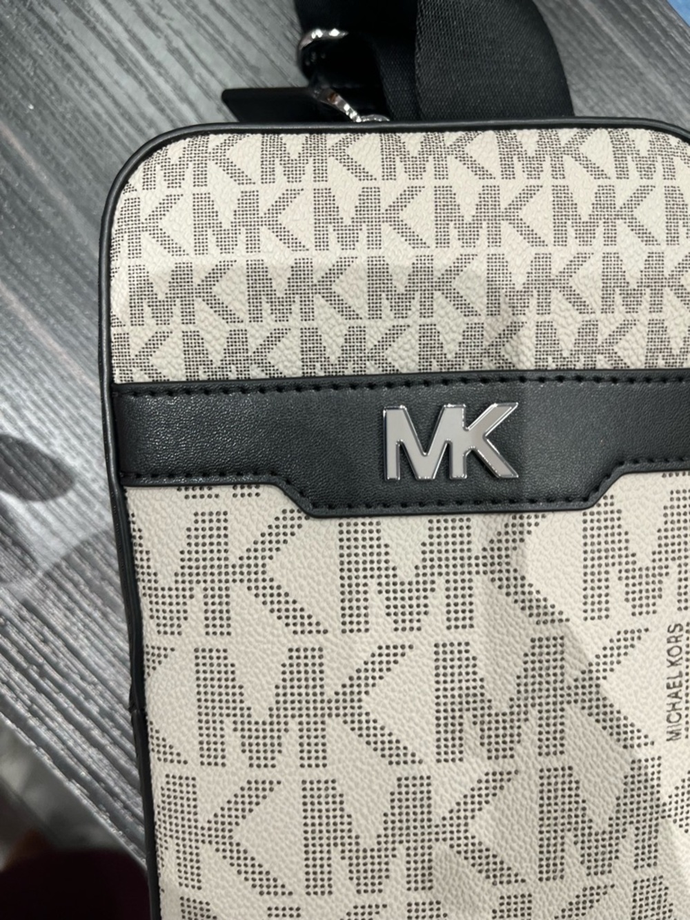 Michael Kors Cooper Medium KORS Logo Sling Pack NWT cream white - Picture 2 of 12